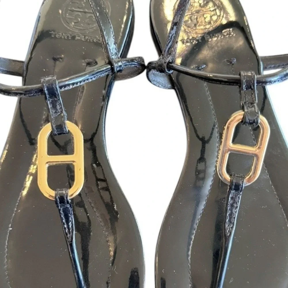 Tory Burch Womens Patent Sandals 7M Black T Strap Thong Gold Link Minimalist